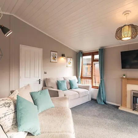 Flamingo With Hot Tub Lodge Malton