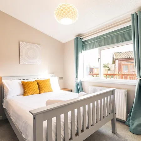 Lodge Flamingo With Hot Tub Malton